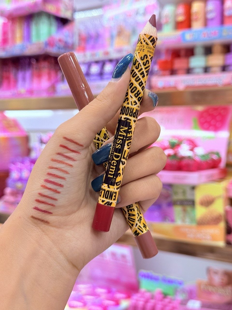 رژلب مدادی Miss Demi